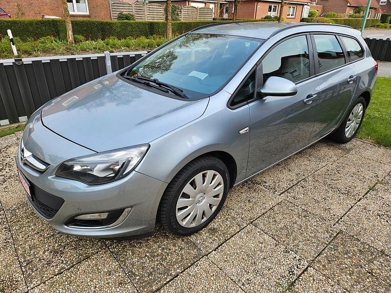 Używany Opel Astra Edition 165 KM (121 kW) 2013 Szary Kombi