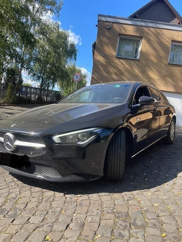 Schwarz Gebraucht 2019 Mercedes CLA200 Kombi | 17.500 € (Fairer Preis) - Bild 1/4