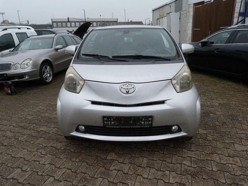 Gebraucht Toyota iQ 98 PS (72 kW) 2009 Silber Kleinwagen