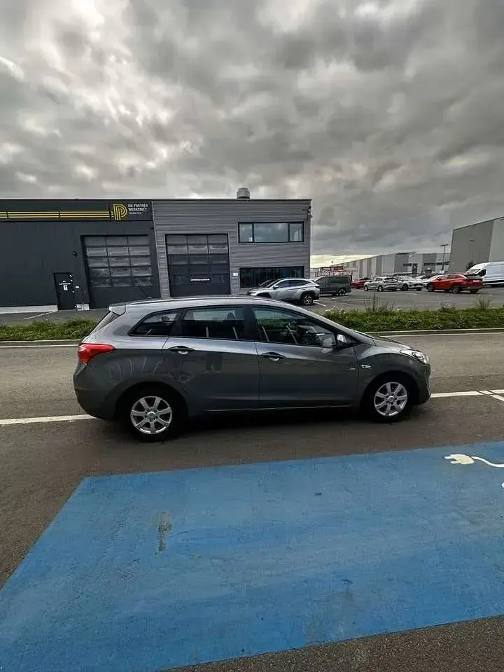 Gebraucht Hyundai i30 Trend 110 PS (80 kW) 2013 Kombi