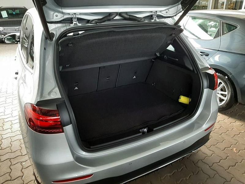 Gebraucht Mercedes B200 Advanced 163 PS (119 kW) 2023 Silber Van / Kleinbus