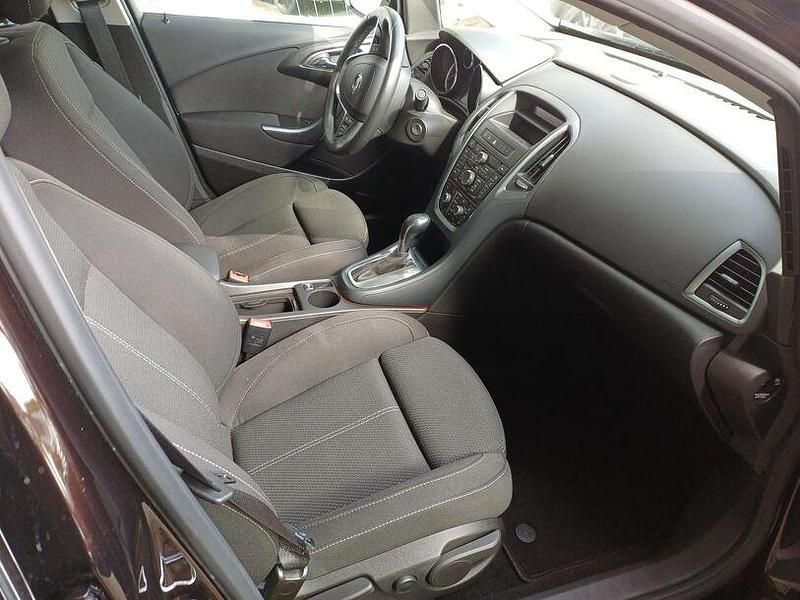 Gebraucht Opel Astra 140 PS (102 kW) 2013 Mahogany brown (p2/so) Limousine