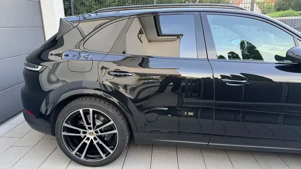 Gebraucht Porsche Cayenne E-Hybrid 470 PS (345 kW) 2024 Schwarz SUV