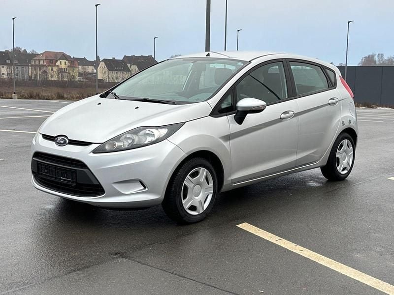 Gebraucht Ford Fiesta Trend 82 PS (60 kW) 2011 Silber Kleinwagen