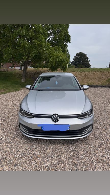 Grau Gebraucht 2020 VW Golf VIII Life Limousine | 22.999 € - Bild 1/4