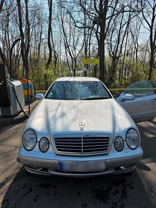 Gebraucht Mercedes CLK230 197 PS (144 kW) 2003 Silber Coupé