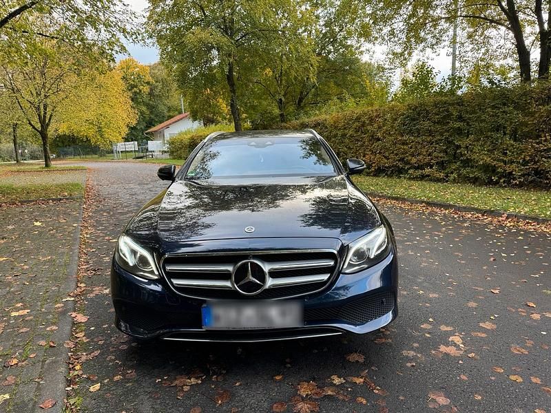 Gebraucht Mercedes E220 194 PS (142 kW) 2017 Blau Kombi