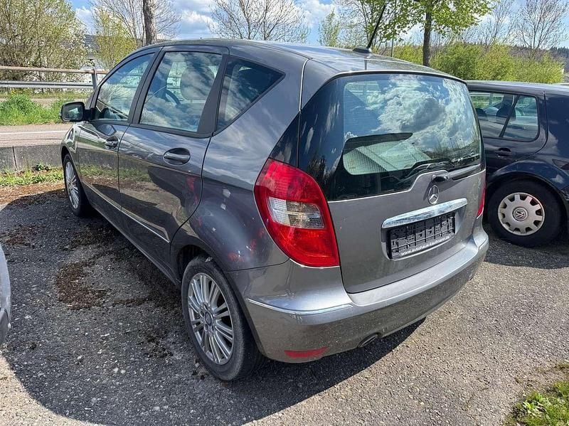 Gebraucht Mercedes A160 95 PS (69 kW) 2011 Mountaingrau  met. Limousine