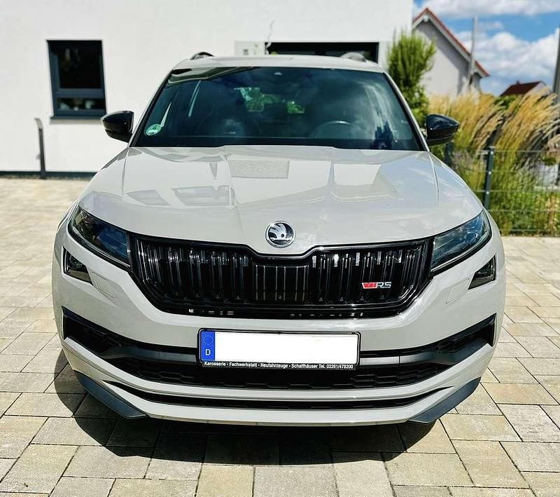 Grau Gebraucht 2020 Skoda Kodiaq Family SUV | 37.000 € (Etwas zu teuer) - Bild 1/4