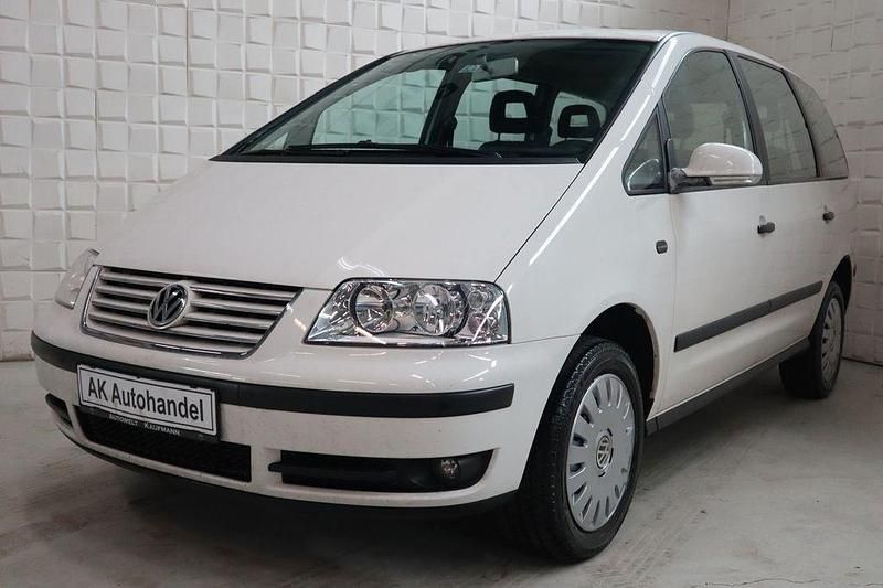 Weiß Gebraucht 2006 VW Sharan Trendline Van / Kleinbus | 6.490 € (Teuer) - Bild 1/4