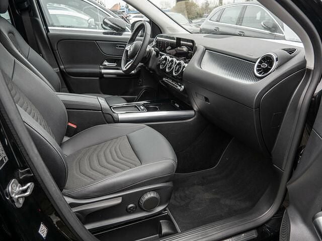 Gebraucht Mercedes GLA180 Advanced 136 PS (100 kW) 2024 Schwarz / kosmosschwarz SUV