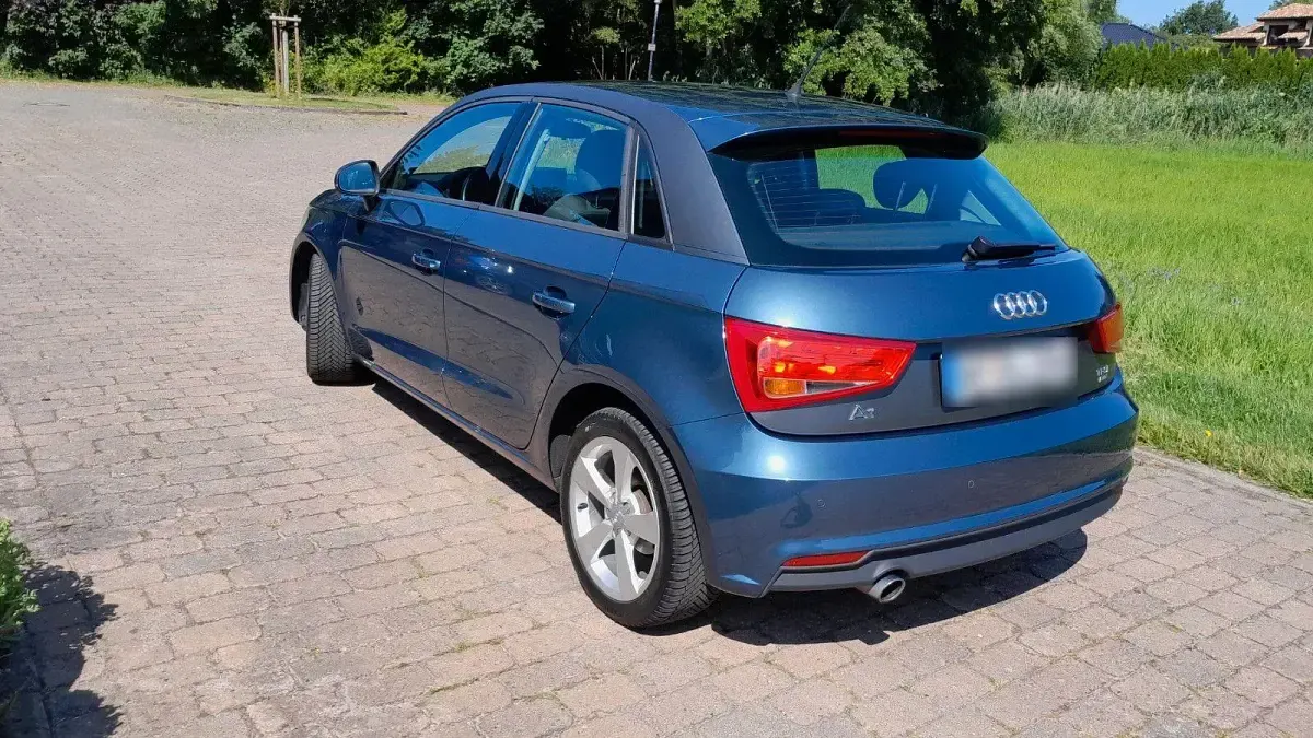 Gebraucht Audi A1 Sportback Sport 82 PS (60 kW) 2017 Blau Kleinwagen