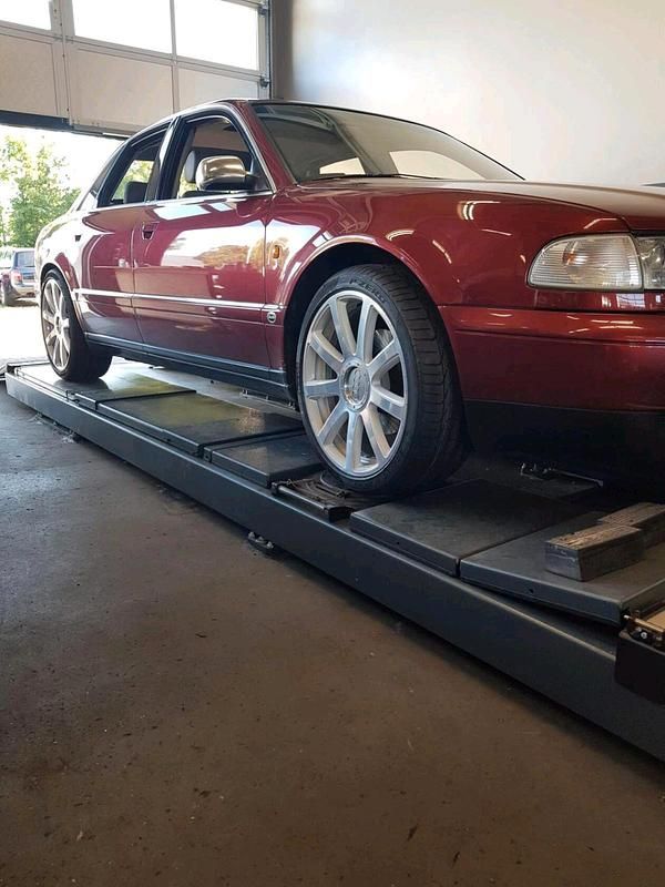 Gebraucht Audi A8 340 PS (250 kW) 1997 Rot Limousine