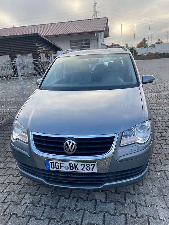 Grau Gebraucht 2008 VW Touran Van / Kleinbus | 1.600 € (Superpreis) - Bild 1/4