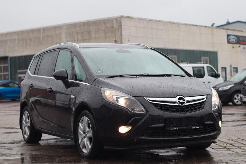 Schwarz Gebraucht 2015 Opel Zafira Tourer Van / Kleinbus | 12.936 € (Teuer) - Bild 1/4
