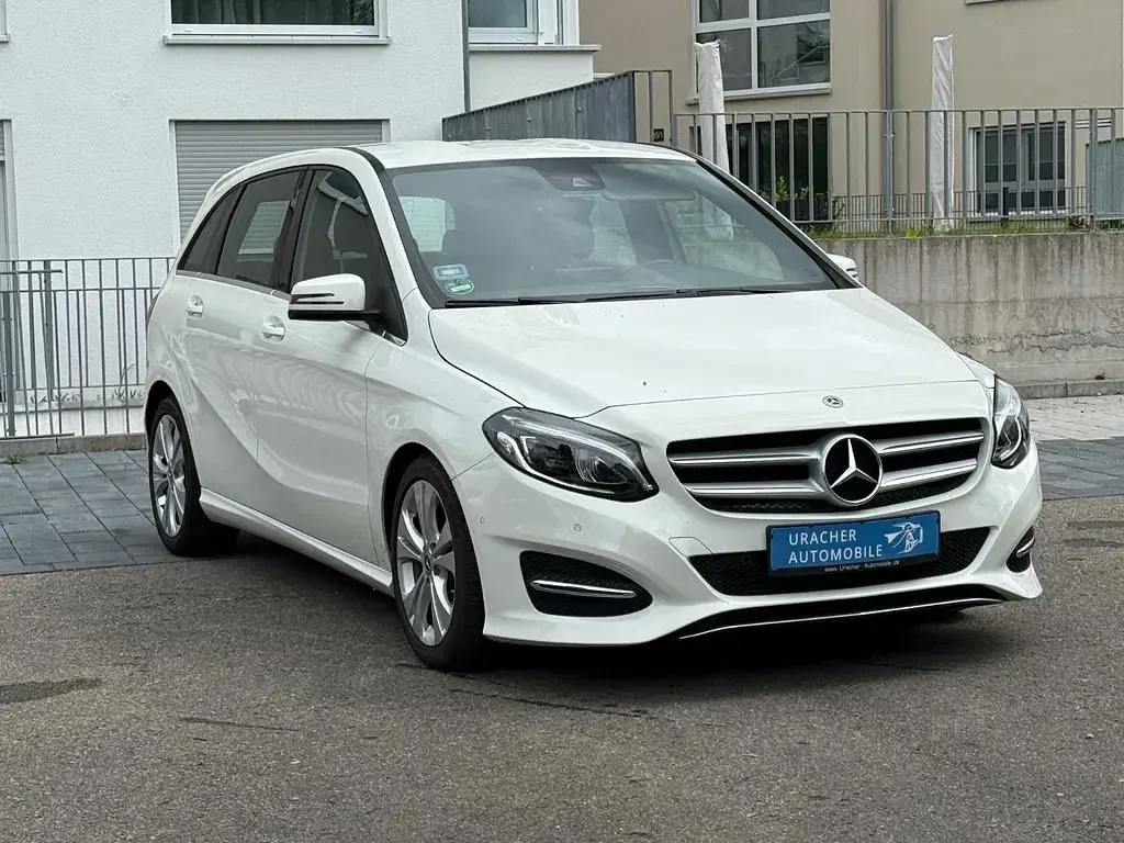 Gebraucht Mercedes B220 Style 184 PS (135 kW) 2018 Weiß Van / Kleinbus