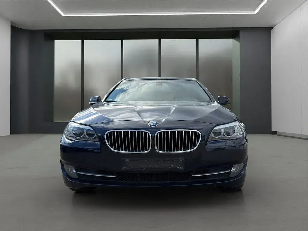 Gebraucht BMW 525 Sport Line 204 PS (150 kW) 2011 Blau Limousine