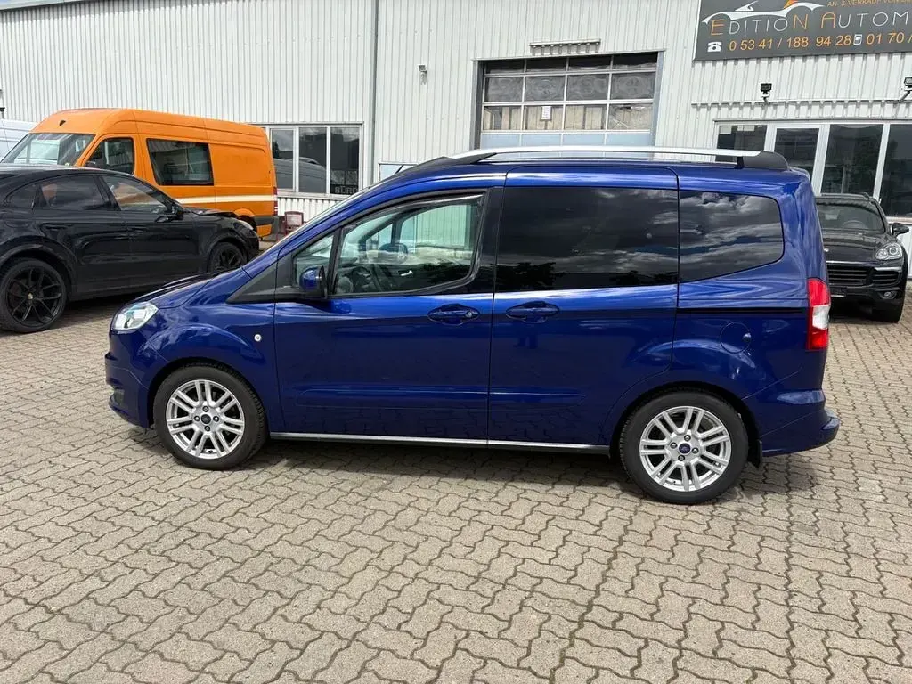Gebraucht Ford Tourneo Courier Titanium 101 PS (74 kW) 2017 Blau Van / Kleinbus