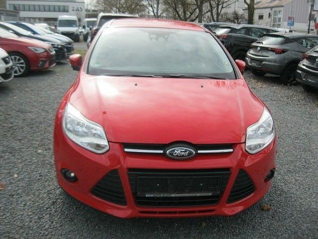 Gebraucht Ford Focus Trend 116 PS (85 kW) 2011 Rot Kombi