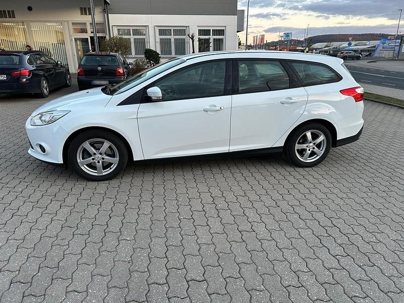 Usata Ford Focus 116 CV (85 kW) 2014 Bianco Station wagon
