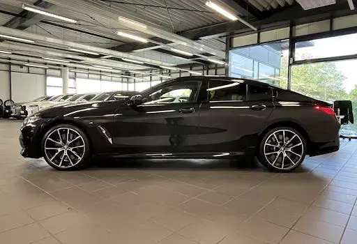 Używany BMW M850 Shadowline 530 KM (389 kW) 2025 Czarny Coupe