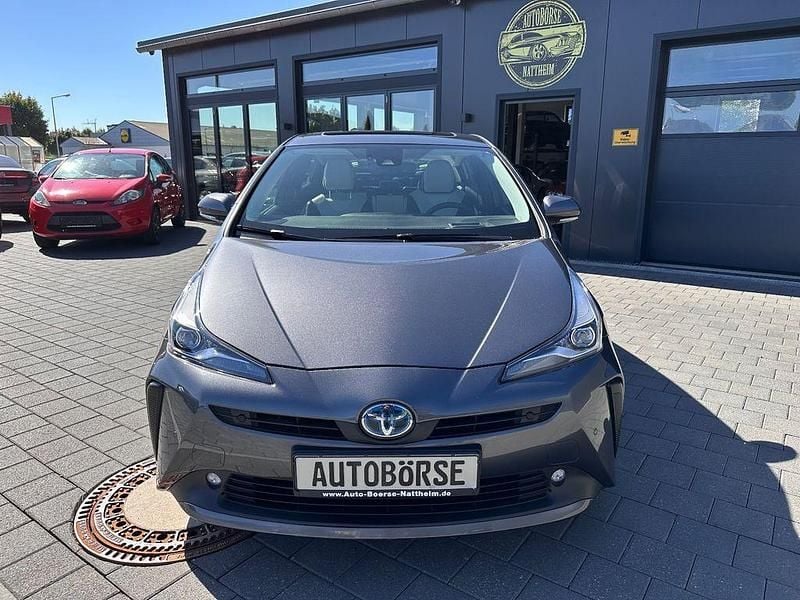 Gebraucht Toyota Prius Executive 98 PS (72 kW) 2021 Grau Kleinwagen