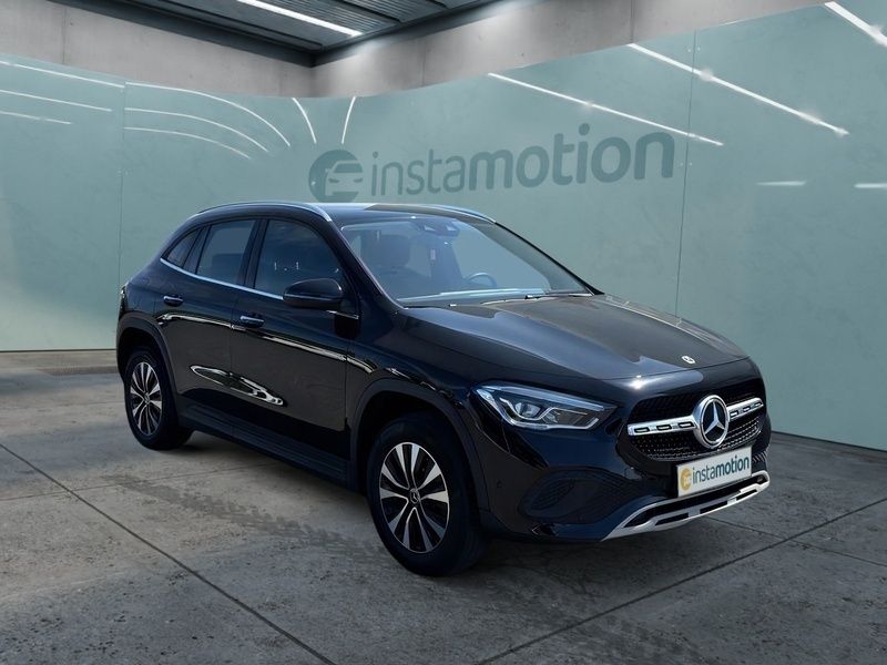 Schwarz Gebraucht 2021 Mercedes GLA250 Style SUV | 32.738 € (Teuer) - Bild 1/3