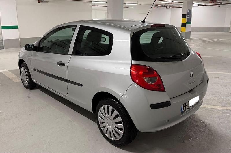Gebraucht Renault Clio II 75 PS (55 kW) 2006 Grau Kleinwagen