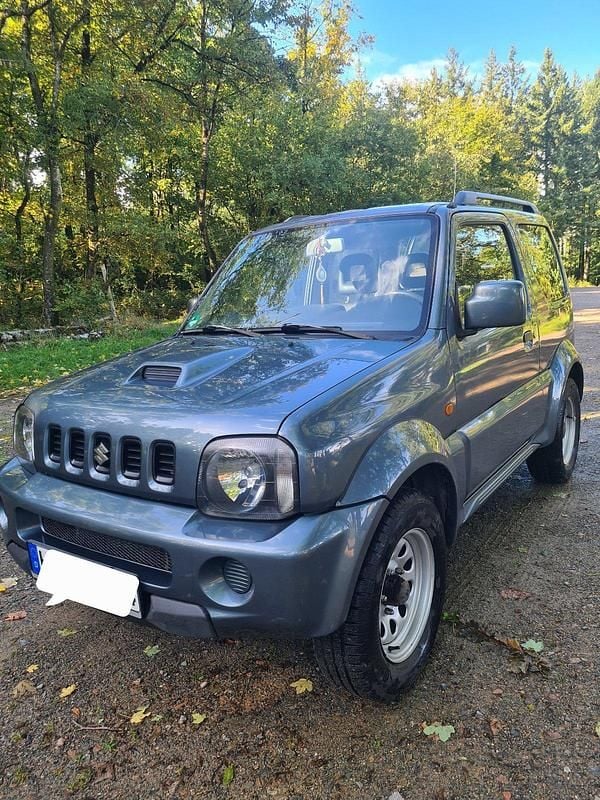 Grün Gebraucht 2009 Suzuki Jimny SUV | 5.900 € (Guter Preis) - Bild 1/4