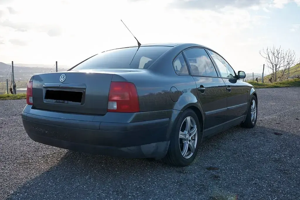 Second-hand VW Passat 150 CP (110 kW) 1998 Gri Berlinǎ