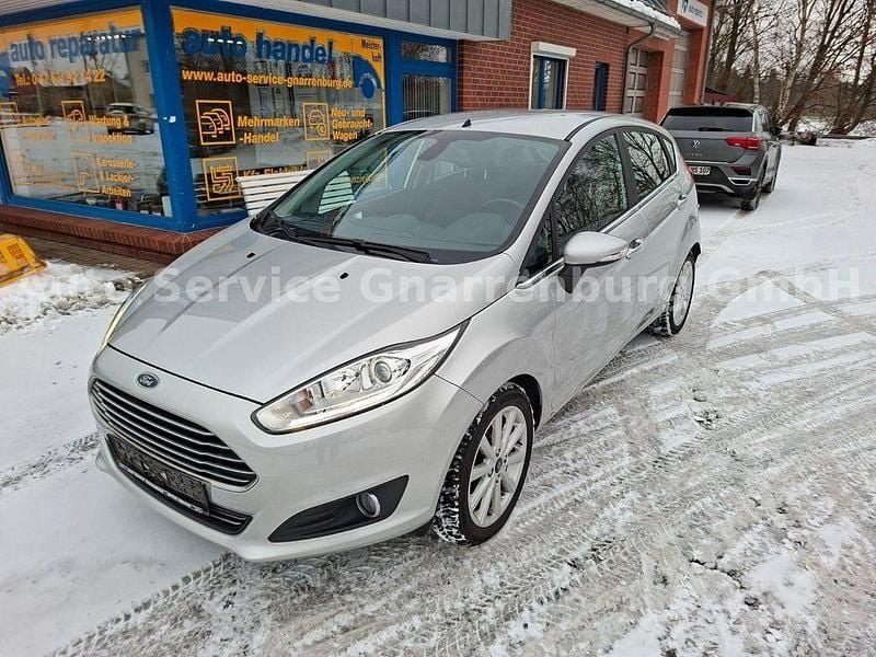 Silber Gebraucht 2015 Ford Fiesta Titanium Limousine | 4.440 € (Superpreis) - Bild 1/4