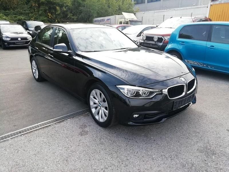 Gebraucht BMW 318 136 PS (100 kW) 2018 Schwarz Limousine