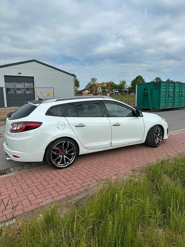 Weiß Gebraucht 2013 Renault Mégane GrandTour GT Kombi | 12.800 € - Bild 1/4