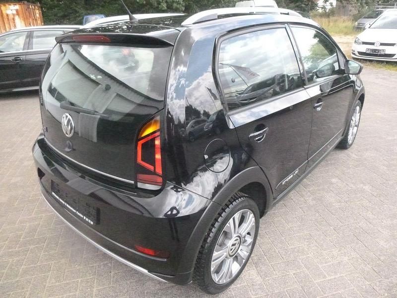 Second-hand VW cross up! 75 CP (55 kW) 2017 Negru Hatchback