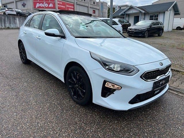 Gebraucht Kia Ceed Spirit 136 PS (100 kW) 2020 Weiß Kleinwagen