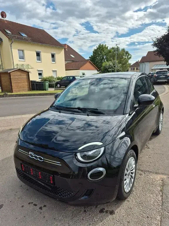 Gebraucht Fiat 500e Action 69 kW (95 PS) 2022 Schwarz Limousine