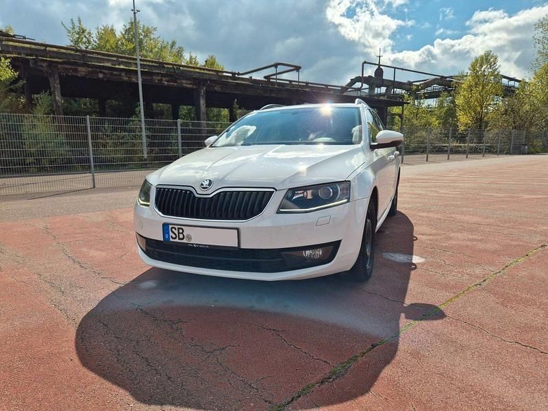Weiß Gebraucht 2013 Skoda Octavia Elegance Kombi | 12.400 € (Fairer Preis) - Bild 1/4