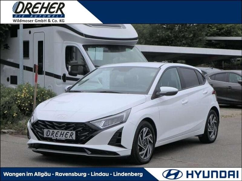 Atlas white / sol Gebraucht 2024 Hyundai i20 Kleinwagen | 18.590 € (Etwas zu teuer) - Bild 1/4