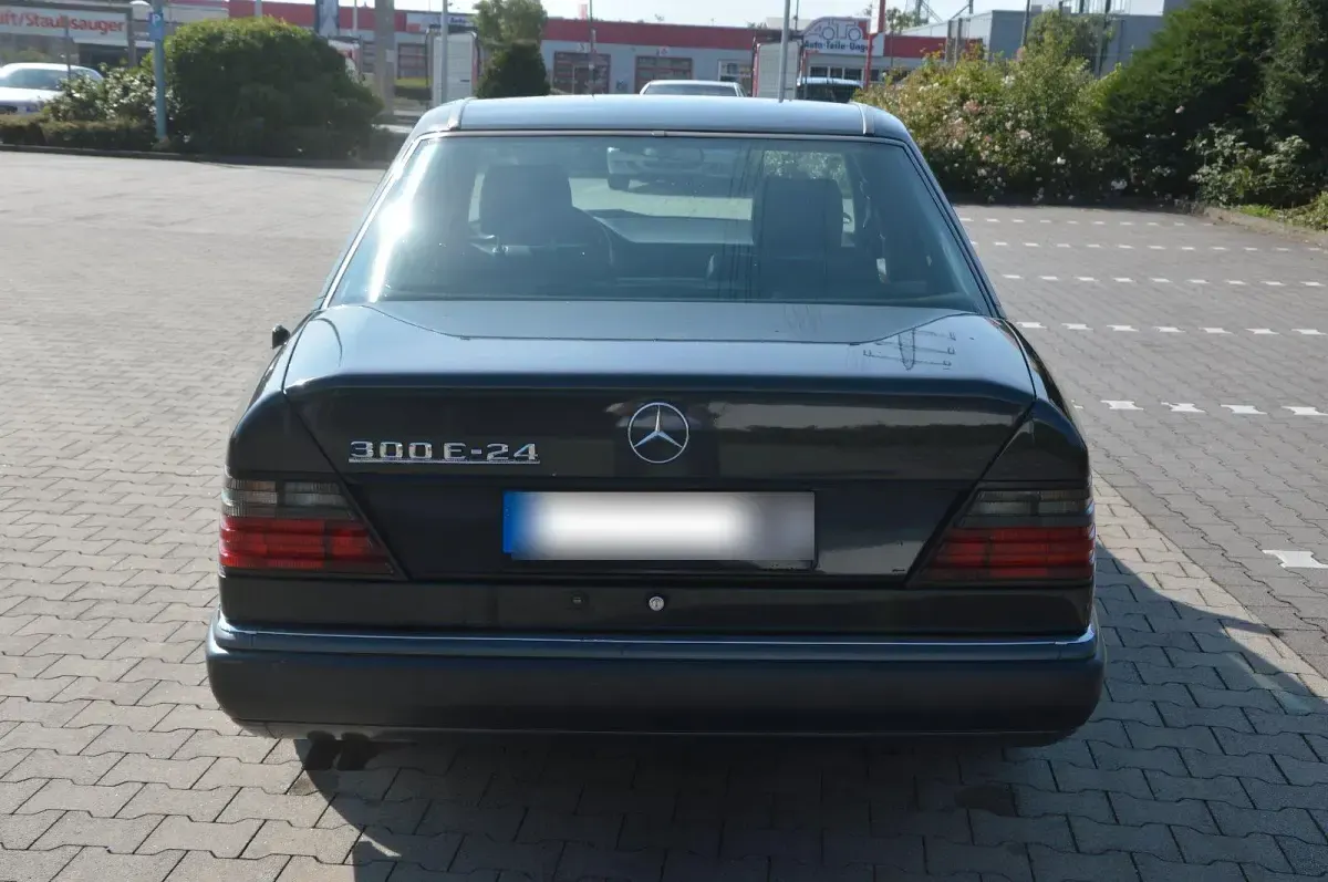 Gebraucht Mercedes E300 220 PS (161 kW) 1990 Andere farben Limousine