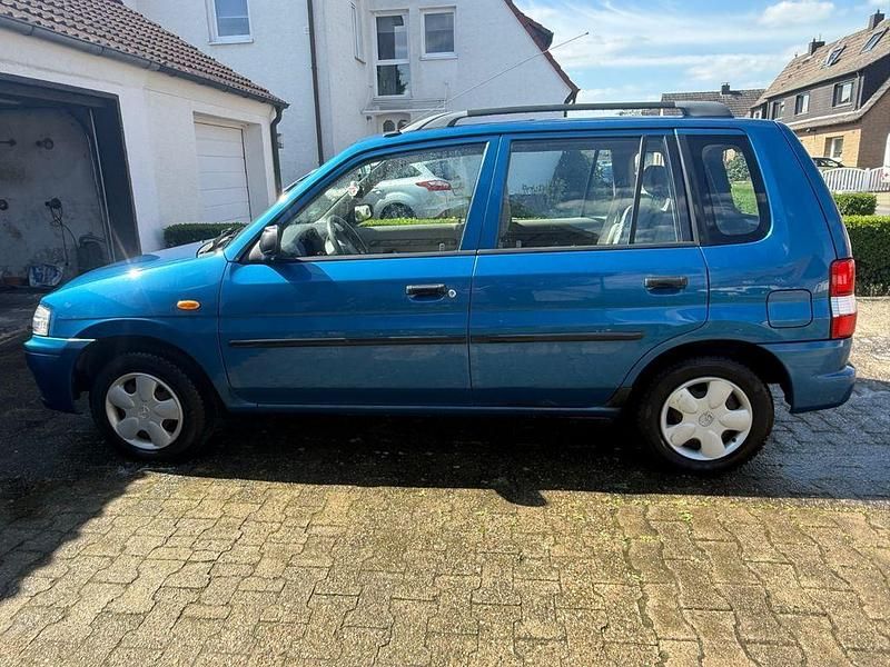Second-hand Mazda Demio 63 CP (46 kW) 2000 Albastru Hatchback
