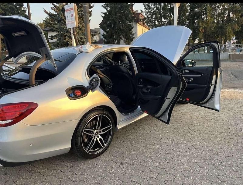 Gebraucht Mercedes E220 194 PS (142 kW) 2017 Limousine