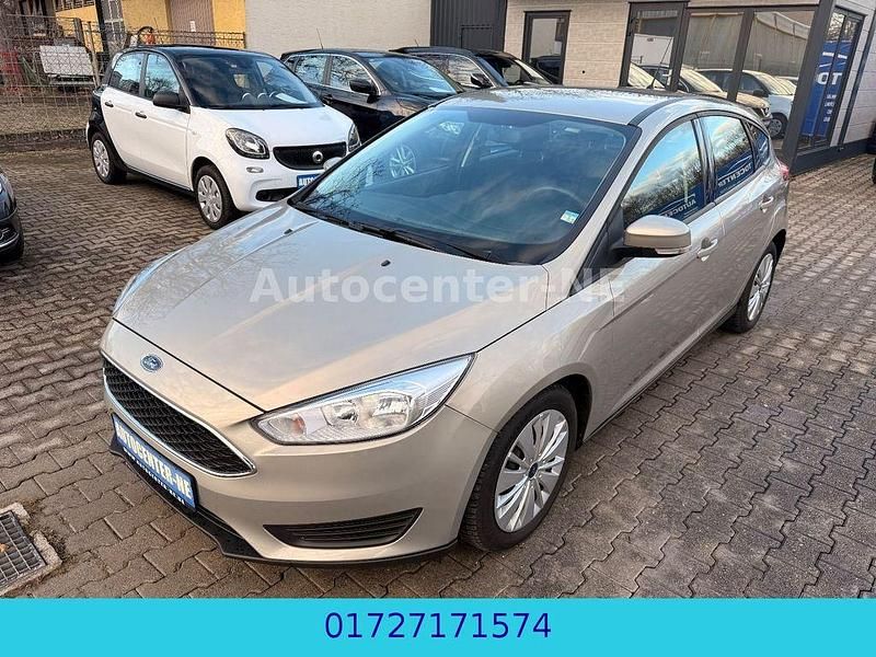 Używany Ford Focus Trend 101 KM (74 kW) 2015 Srebrny Sedan/Limuzyna