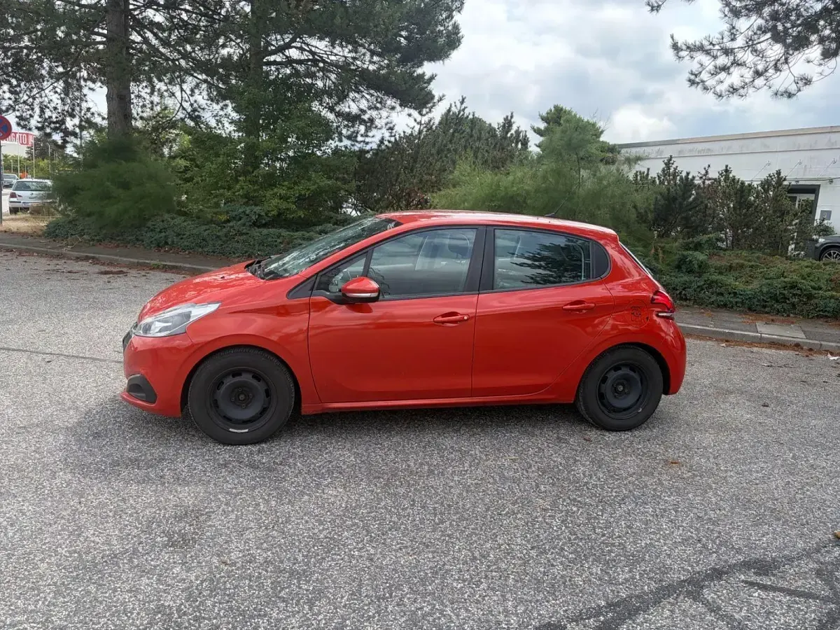 Gebraucht Peugeot 208 Active 82 PS (60 kW) 2018 Orange Kleinwagen