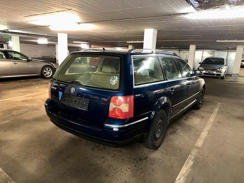 Gebraucht VW Passat 131 PS (96 kW) 2004 Blau Kombi