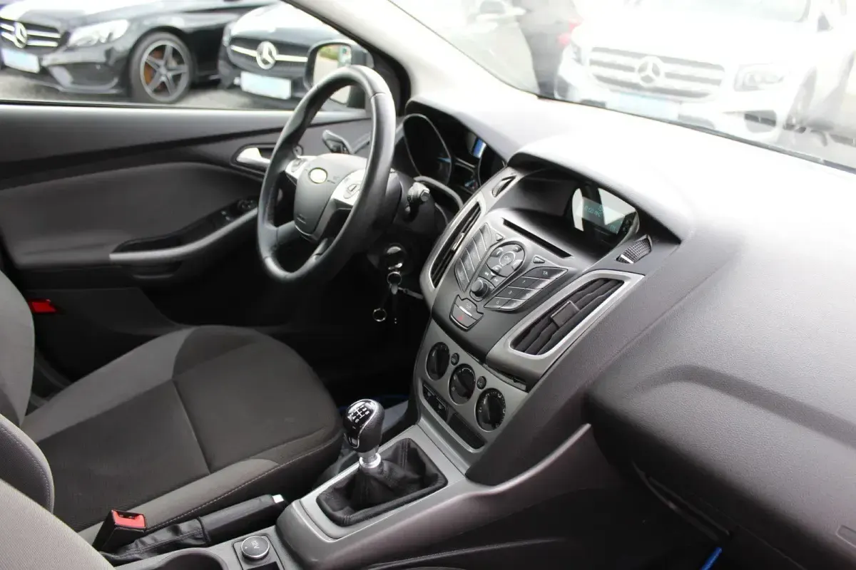 Gebraucht Ford Focus Trend 116 PS (85 kW) 2015 Schwarz Kombi