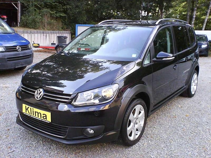 Schwarz Gebraucht 2011 VW Touran Cross Van / Kleinbus | 7.990 € (Fairer Preis) - Bild 1/4