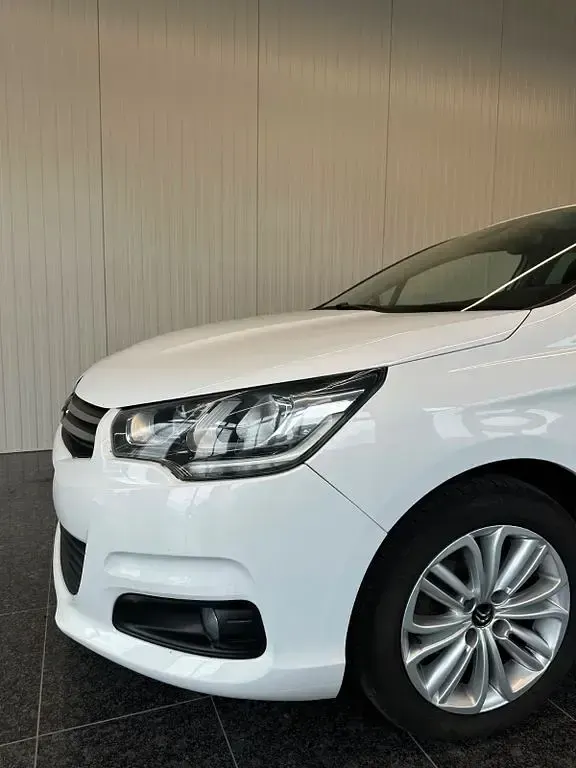 Gebraucht Citroën C4 SELECTION 131 PS (96 kW) 2016 Weiß Limousine
