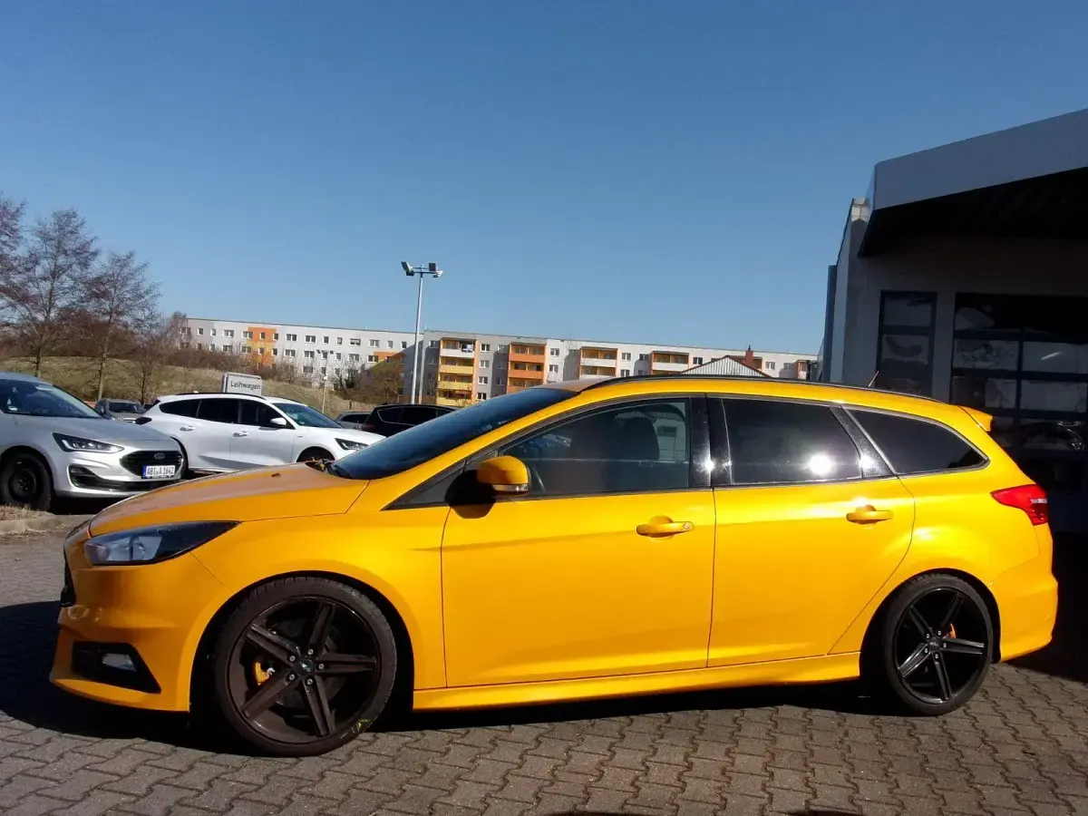 Używany Ford Focus ST 250 KM (183 kW) 2017 Żółty Sedan/Limuzyna