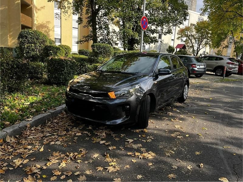 Schwarz Gebraucht 2017 Kia Rio Edition 7 Kleinwagen | 9.999 € (Fairer Preis) - Bild 1/4