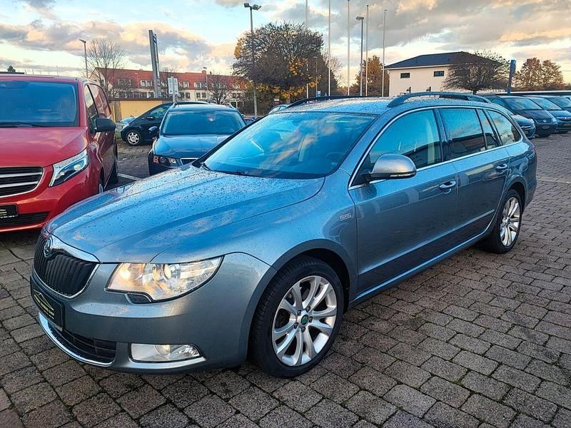Grau Gebraucht 2014 Skoda Superb Kombi | 7.950 € (Guter Preis) - Bild 1/4